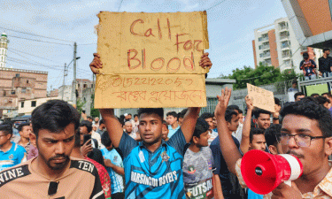রক্তের মানবিক আবেদনে হাসপাতালগুলোতে মানুষের অভাবনীয় সাড়া