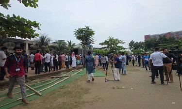 রেজিস্টার  অনুযায়ী তৃতীয় শ্রেণির ৩৫ জনের মধ্যে ২৭ জন উপস্থিত ছিল