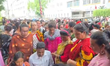 তৃতীয় লিঙ্গের মানুষ বার্ন ইনস্টিটিউটে রক্ত দিতে এসেছেন