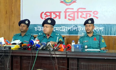 সন্ত্রাসীদের গোপন টর্চারসেলে পুলিশের অভিযান, বিভিন্ন ধরনের অস্ত্র উদ্ধার