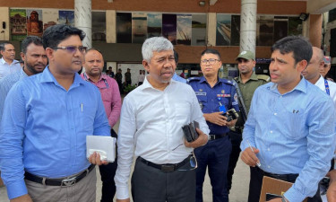 ব্যবসায়ীদের সন্তুষ্টির জন্য আমরা সার্ভিস প্রভাইডার হিসেবে কাজ করছি
