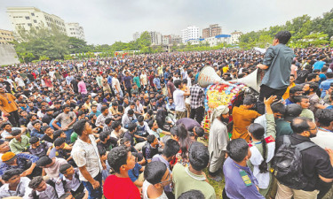 মাইলস্টোনে বিক্ষোভ, দুই উপদেষ্টা ও প্রেস সচিব ৯ ঘণ্টা অবরুদ্ধ, পরে মুক্ত