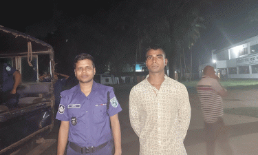 সেনাকর্মকর্তা সেজে তরুণীদের সঙ্গে প্রতারণা, যুবক আটক