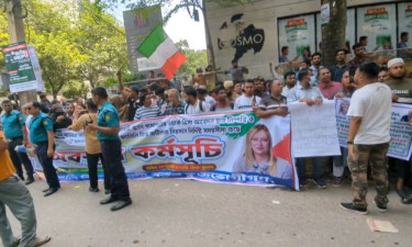 ইতালি এম্বাসিতে ভিসা প্রত্যাশীদের মানববন্ধন