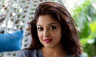 নিজ বাড়িতে হেনস্তা, কান্নায় ভেঙে পড়লেন অভিনেত্রী