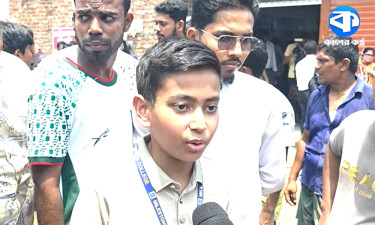 মাইলস্টোন ক্যাম্পাসের মূল ফটক বন্ধ, বাইরে জনতার ভিড়