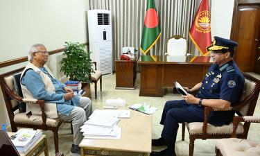 প্রধান উপদেষ্টার সঙ্গে বিমানবাহিনীর প্রধানের সাক্ষাৎ