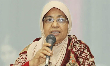 দগ্ধ রোগীদের জন্য রক্ত নিয়ে আতঙ্কিত না হওয়ার আহ্বান স্বাস্থ্য উপদেষ্টার