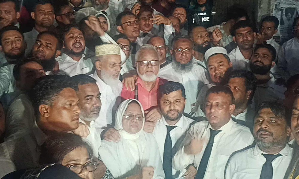 খায়রুল হকের ফাঁসি চেয়ে আইনজীবীদের বিক্ষোভ