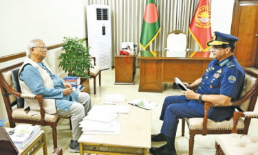 ড. মুহাম্মদ ইউনূসের সঙ্গে সাক্ষাৎ করেন মার্শাল হাসান মাহমুদ খাঁন