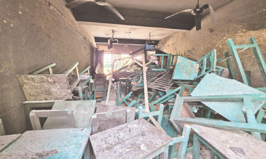 কাতরাচ্ছে শিশু, স্বজনের কান্না