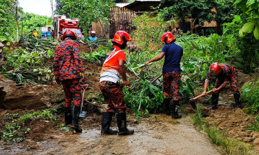 পাহাড়ধসে সাজেকের যোগাযোগ বন্ধ, আটকা ৪২৫ পর্যটক
