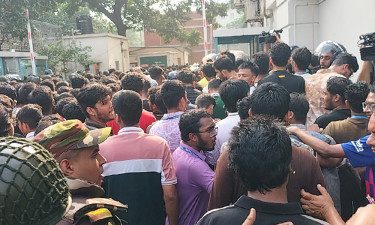 সচিবালয়ে ভাঙচুর-হত্যাচেষ্টা : ৪ জন কারাগারে