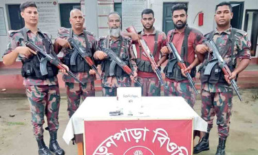 জীবননগর সীমান্তে বিদেশি পিস্তল ও গুলি উদ্ধার
