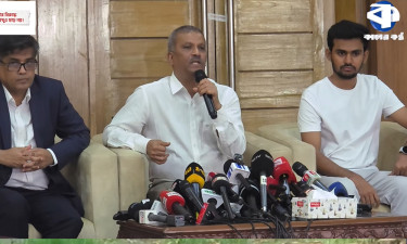 শোকের মাঝে গুজব ছড়ানোর চেয়ে বড় অপরাধ হতে পারে না : আসিফ নজরুল