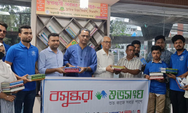 স্বপ্নযাত্রী অবসর পাঠাগারে বসুন্ধরা শুভসংঘের বই উপহার
