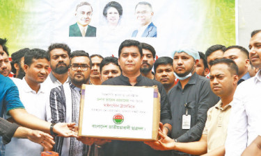 মাইলস্টোন ট্র্যাজেডিতে আহতদের চিকিৎসাসামগ্রী প্রদান