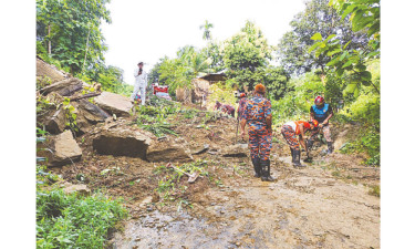 সাজেকে ৯ ঘণ্টা অবরুদ্ধ ৪২৫ পর্যটক