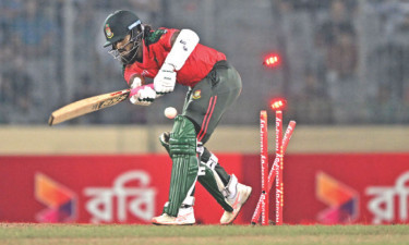 প্রথম ছয় ওভারে শেষ ম্যাচ