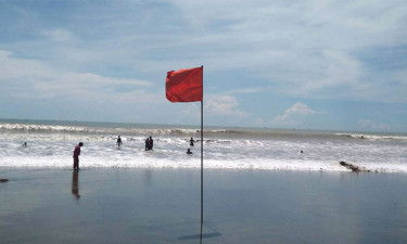 বঙ্গোপসাগরে নিম্নচাপ, সমুদ্রবন্দরে ৩ নম্বর সতর্কসংকেত