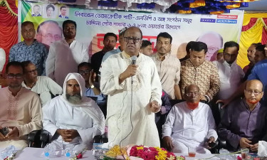 বিচারপতি খায়রুল হক শেখ হাসিনার চেয়েও বেশি অপরাধী
