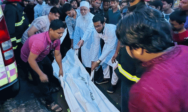 লোহাগাড়ায় ত্রিমুখী সংঘর্ষে মোটরসাইকেলের ৩ আরোহী নিহত