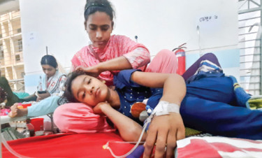 প্রায় সপ্তাহ ধরে জ্বরে আক্রান্ত ১০ বছরের মাদারটেক এলাকার মারিয়া