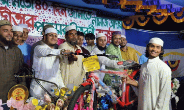 কুলাউড়ায় টানা ৪০ দিন জামাতে নামাজ পড়ে পুরস্কার পেলেন ৬০ শিক্ষার্থী