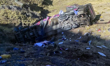 পেরুতে বাস দুর্ঘটনায় নিহত ১৫