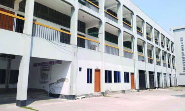 আদালত চত্বরে আসামিদের হাতুড়ির আঘাতে রক্তাক্ত সাক্ষী