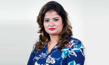 প্রেসিডেন্ট জিয়াকে নিয়ে গাইলেন রুমী সরকার