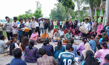 স্থায়ী ক্যাম্পাসের দাবিতে রবীন্দ্র বিশ্ববিদ্যালয়ের শিক্ষার্থীদের আন্দোলন