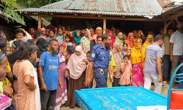 আমন ক্ষেতে পড়ে ছিল তরুণীর মরদেহ, হাতে কাপড়ের ব্যাগ