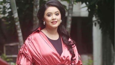 ভিউয়ের পিছে দৌড়াচ্ছেন সবাই