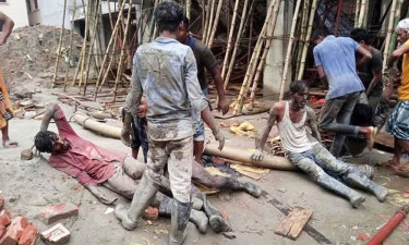 নির্মীয়মাণ ভবনের ছাদধসে আহত ১১