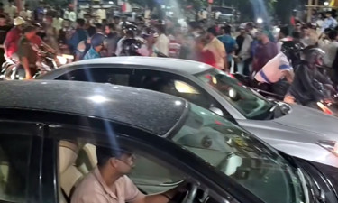 অবরুদ্ধ শাহবাগ, ভোগান্তিতে সাধারণ যাত্রীরা