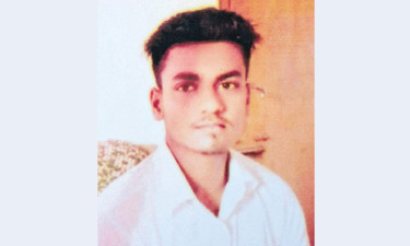 ছেলেকে খুঁজে ফেরেন মা