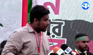শহীদ মিনারের সমাবেশে বক্তব্য রাখছেন এনসিপি নেতারা