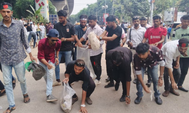 সমাবেশস্থল পরিষ্কার করলেন ছাত্রদল নেতাকর্মীরা