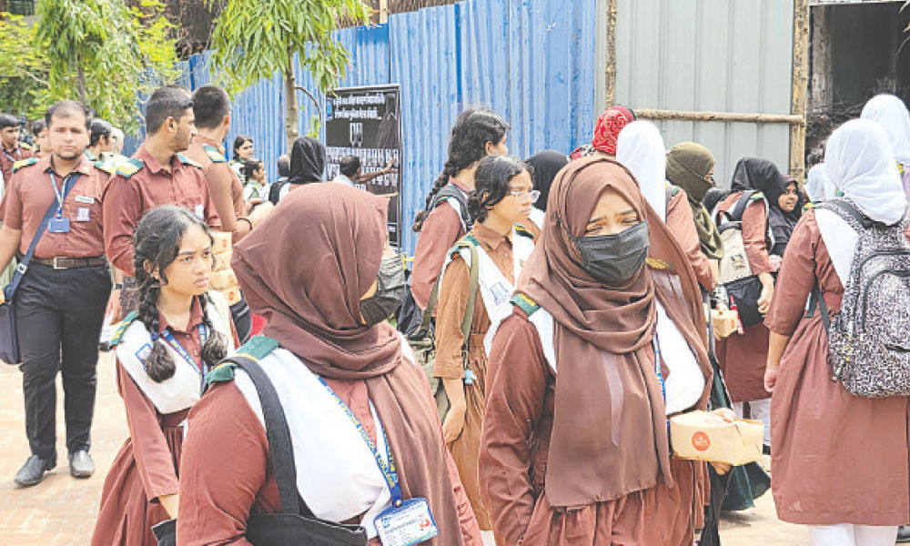 ‘ছোটদের মুখগুলো চোখে ভাসছে কান্না পাচ্ছে’