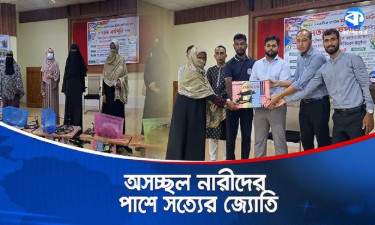 অসচ্ছল নারীদের সেলাই মেশিন দিল 'সত্যের জ্যোতি ফাউন্ডেশন'
