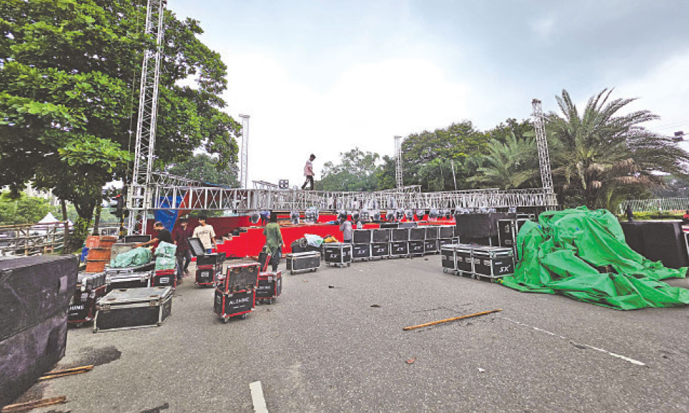 ‘৩৬ জুলাই উদযাপন অনুষ্ঠানমালা’ উপলক্ষে মঞ্চ তৈরি