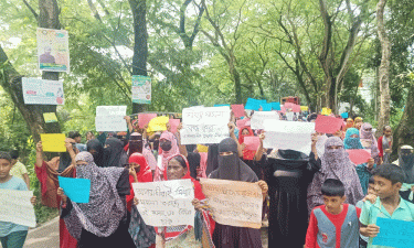 মুরাদনগরে ট্রিপল মার্ডার : নিরীহ গ্রামবাসীকে হয়রানির অভিযোগ