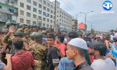 ৫ আগস্ট : কারফিউ ভেঙে যেভাবে ক্ষমতার দম্ভ চূর্ণ করে ছাত্র-জনতা