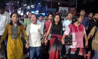 টিএসসিতে নিজামী-কাদের মোল্লার ছবি ঘিরে আবারও উত্তেজনা