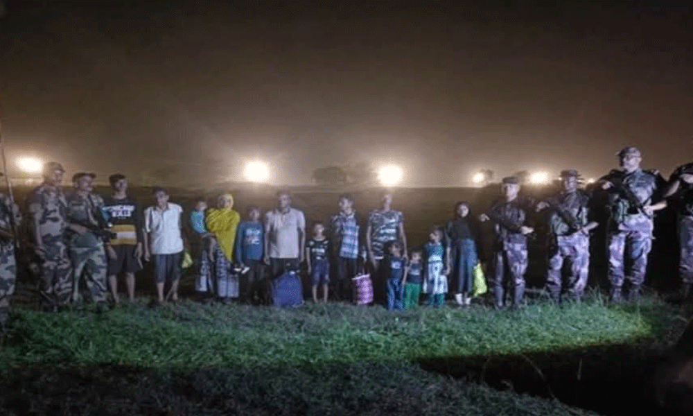 বিজিবি-বিএসএফের পতাকা বৈঠক, ১৩ বাংলাদেশিকে হস্তান্তর