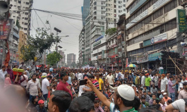 নয়াপল্টনে বিএনপির নেতাকর্মীদের ঢল
