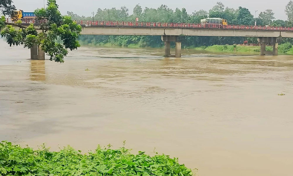 বিপৎসীমা ছুঁইছুঁই করছে আত্রাই নদীর পানি, ৩০ পয়েন্ট ঝুঁকিপূর্ণ