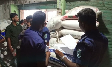 ব্যবসায়ীর গুদাম থেকে ৫৩৩ বস্তা সরকারি চাল উদ্ধার