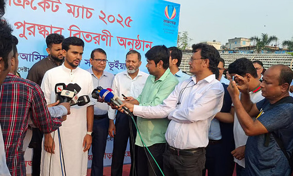 ছাত্রসংগঠনগুলো সমঝোতায় এলে ঢাবির পরিস্থিতি এ পর্যায়ে আসত না : উপদেষ্টা আসিফ